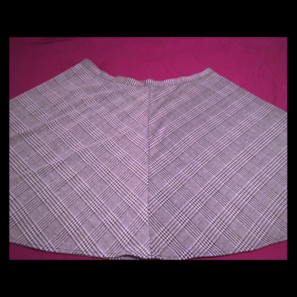 ModCloth Houndstooth Skirt 4x